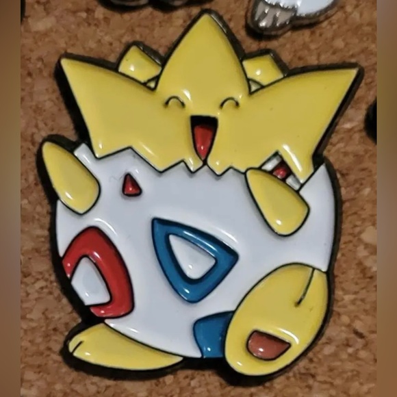 Pokémon Togepi Enamel Fashion Pin - Picture 2 of 2
